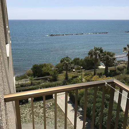 Apartment By The Beach *